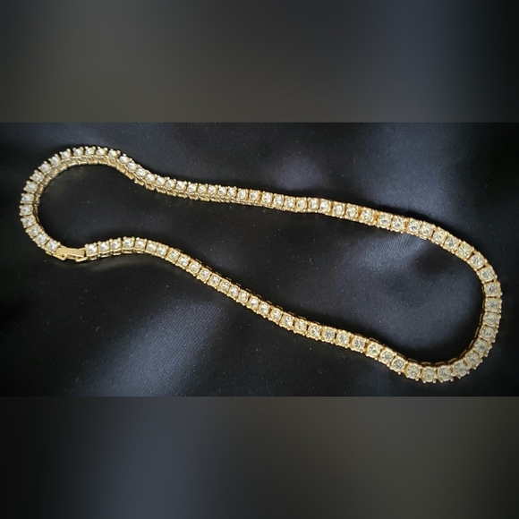 ANN TAYLOR STUNNING GOLD AND CRYSTAL ENCRUSTED NECKLACE | Gold Tone - Picture 3 of 10